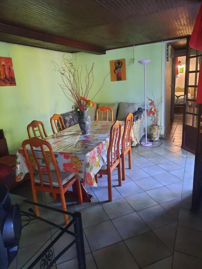 Appartamento Le Jardin De Massieux Bouillante Esterno foto