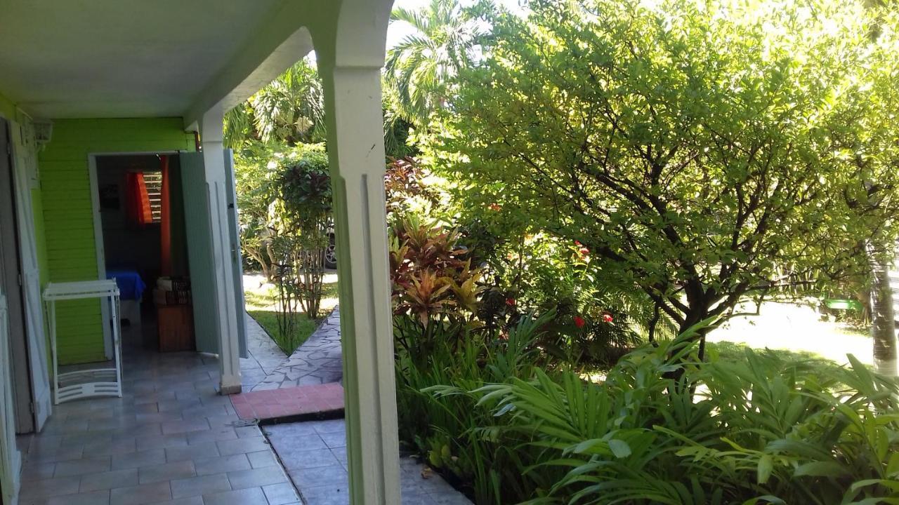 Appartamento Le Jardin De Massieux Bouillante Esterno foto